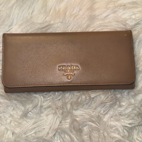 Prada Logo Plaque Saffiano Leather wallet GUC - Picture 5 of 13